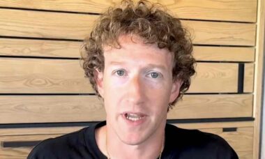 Mark Zuckerberg ordena remoção de absorventes dos banheiros da Meta e funcionários colocam de volta