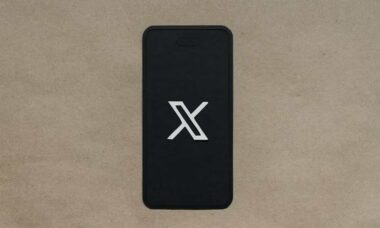 Apple retoma publicidade no X após 15 meses de pausa