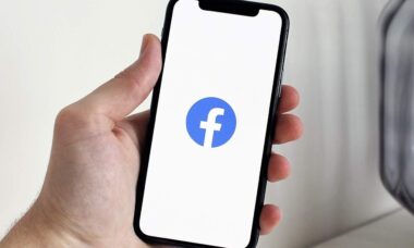 Facebook irá apagar lives permanentemente após 30 dias; saiba como salvá-las