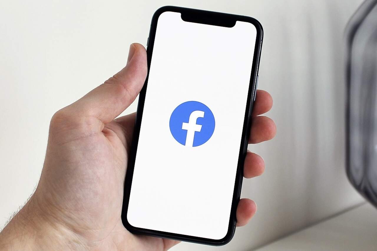 Facebook irá apagar lives permanentemente após 30 dias; saiba como salvá-las 