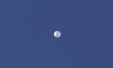 Relatório militar secreto revela conteúdo de balão de ar chinês que causou pânico nos EUA