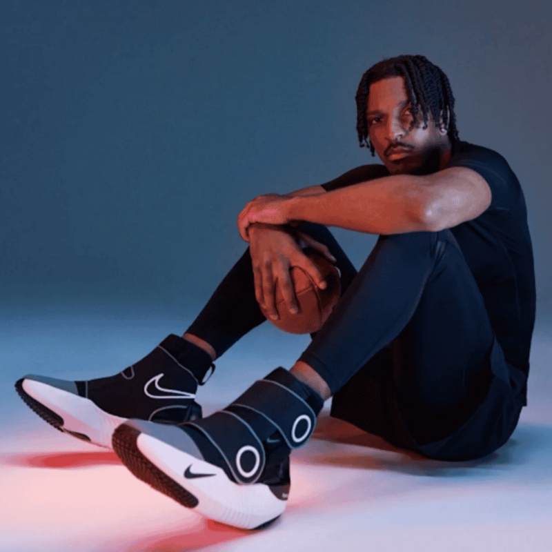 Novato do ano da NFL, Jayden Daniels usando o Hyperboot (Nike/Divulgação)