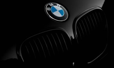 Novos veículos da BMW virão com IA chinesa integrada; entenda