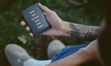 Quer fugir dos smartphones? Conheça o celular minimalista que promete acabar com distrações