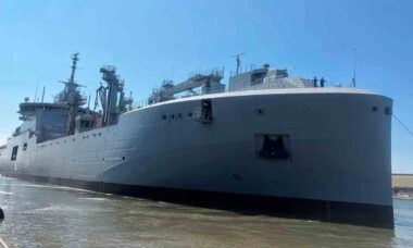Segundo navio de abastecimento da classe BRF da Marinha Francesa inicia testes no mar. Foto: Marine Nationale