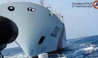 Vídeo mostra confronto entre navios da China e das Filipinas. X @jaytaryela