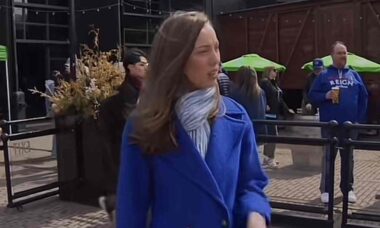 Repórter fica chocada ao ouvir comentário "alarmante" de menino de 9 anos e vídeo viraliza