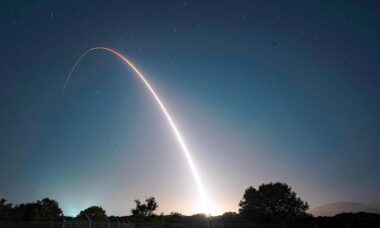 Demonstracja siły: USA wystrzeliwują międzykontynentalny pocisk Minuteman III podczas ćwiczeń strategicznych. Foto: US Navy