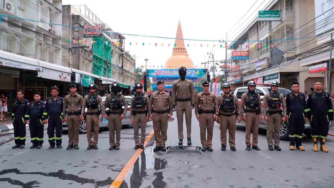 Conheça o robô policial da Tailândia que parece ter saído de famoso filme futurista (Foto: Facebook)