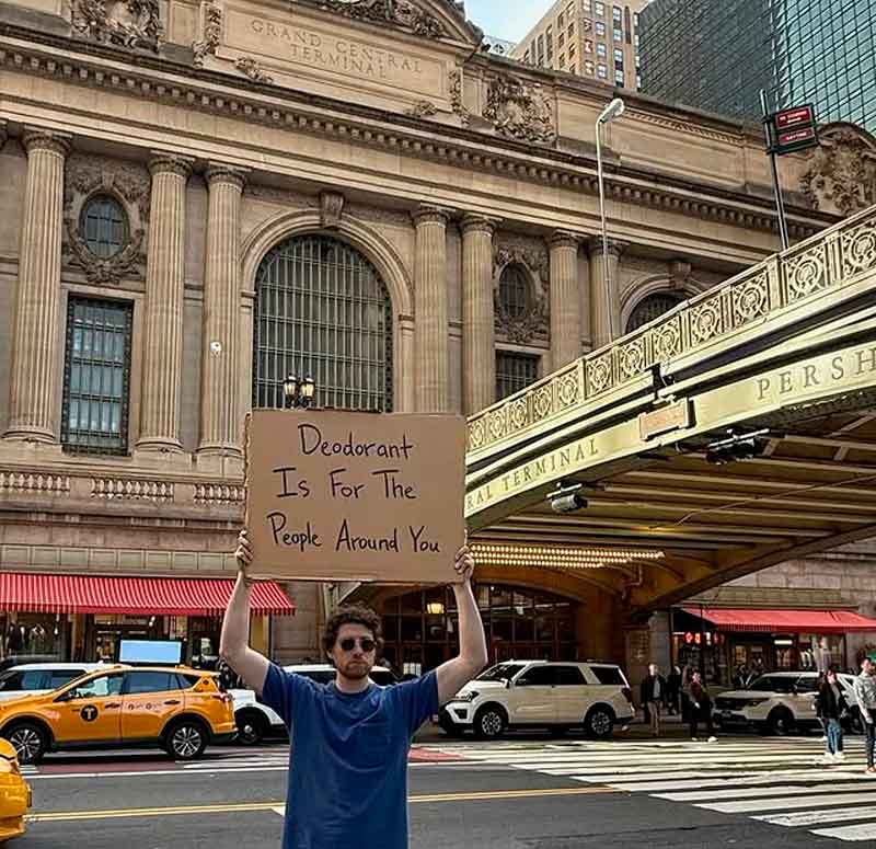 Instagram @dudewithsign