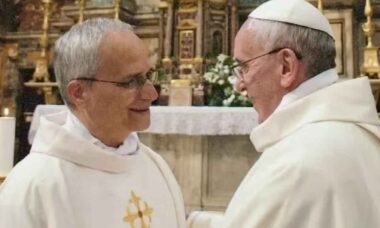 "Papa twitteiro": Internautas encontram perfis de Robert Prevost nas redes sociais