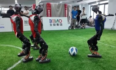 Robôs humanoides participam de campeonato na China e vídeo viraliza