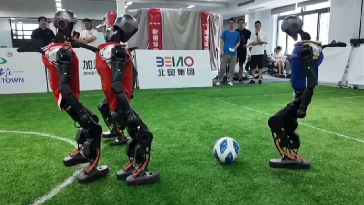 Robôs humanoides participam de campeonato na China e vídeo viraliza