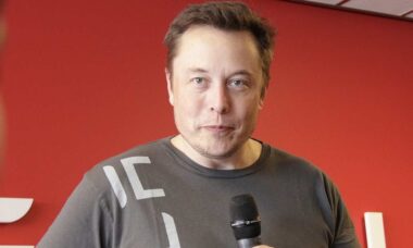 Elon Musk revela salário chocante da Tesla enquanto caminha para se tornar primeiro trilionário do mundo