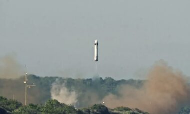 Honda realiza teste bem-sucedido de foguete que dá "ré"