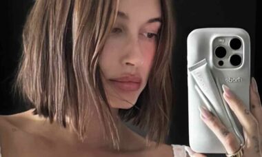 Conheça a tendência de colocar gloss na capinha do celular