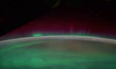 Astronauta da Nasa viraliza após capturar imagens de aurora colorida a bordo de base espacial