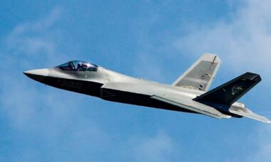 Paquistão se prepara para receber novo caça chinês J-35. X @Defence_Index