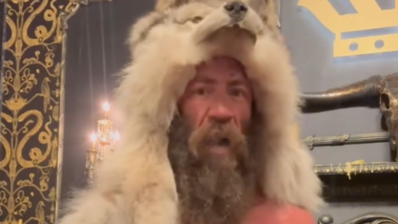 O influenciador fitness “Liver King” é preso no Texas após desafiar o podcaster Joe Rogan