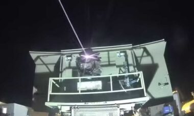 Israel estreia avançado sistema a laser "Iron Beam" para derrubar drones e mísseis do Irã