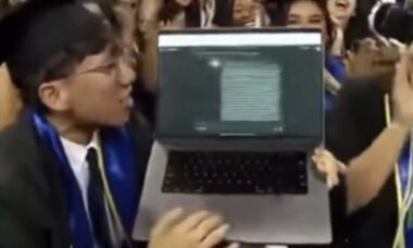 Formando da Universidade da Califórnia viraliza após mostrar que usou ChatGPT para conquistar diploma