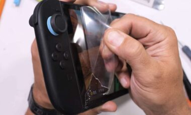 Youtuber arranca protetor de tela do Nintendo Switch 2 e fica chocado com resultado