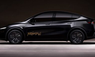 Vídeos de robotáxis da Tesla viralizam e preocupam usuários após aumento de acidentes