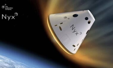 Cápsula com restos mortais sofre falha no espaço e perde conteúdo no mar