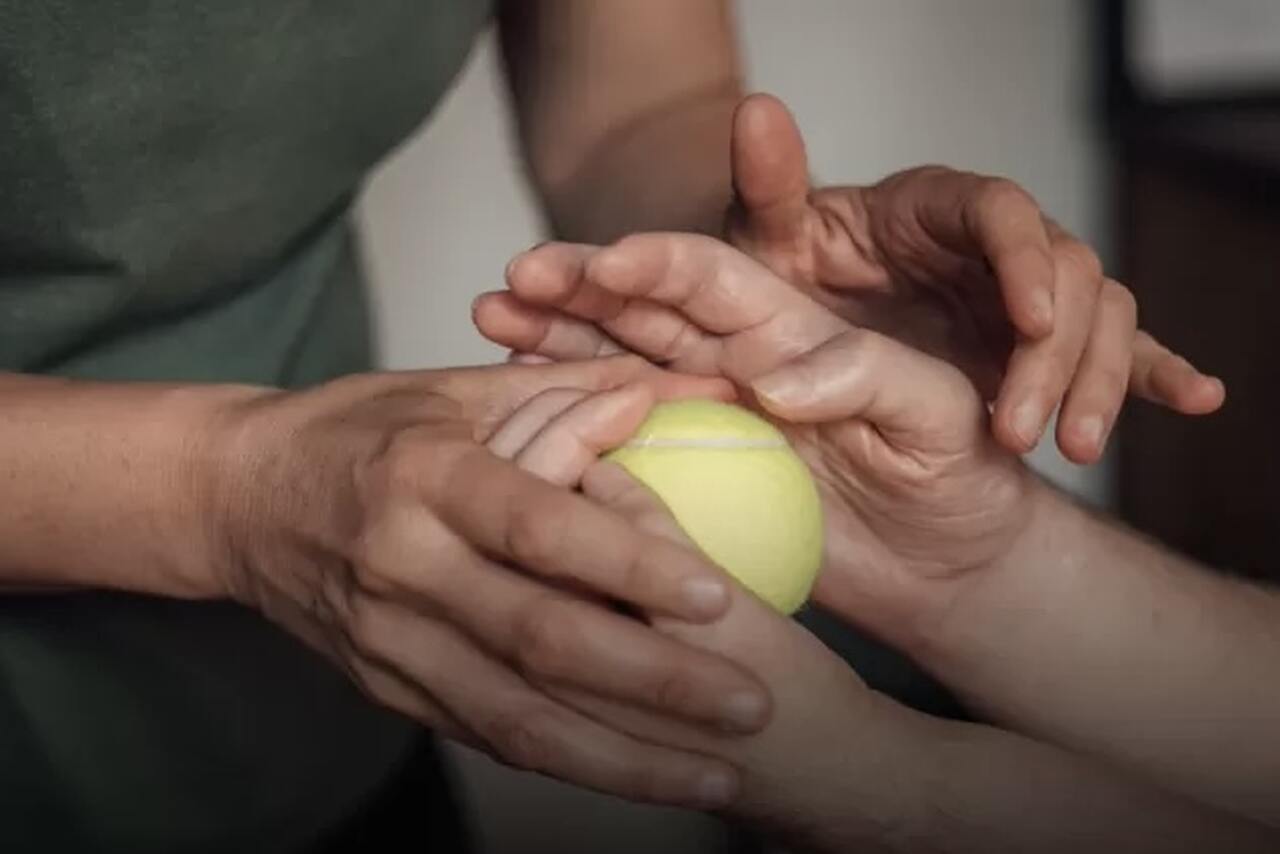 Άνδρας λαμβάνει μεταμόσχευση και των δύο χεριών 17 χρόνια μετά τον ακρωτηριασμό: "Πλήρεις αισθήσεις"