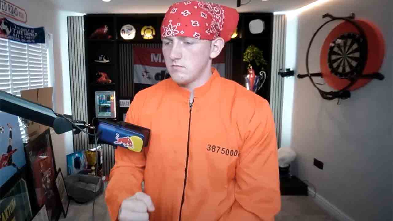 Influencer συνελήφθη ως ύποπτος για πρόκληση ζημιάς 63.000 δολαρίων σε αυτοκίνητο της F1 στο Silverstone. YouTube @angryginge13