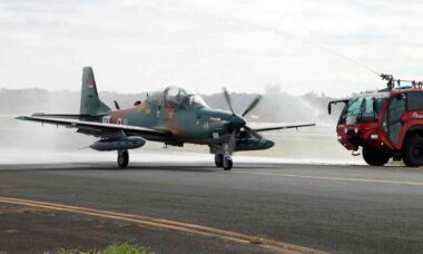 Paraguai recebe primeiro lote de aeronaves A-29 Super Tucano da Embraer. Instagram @fuerzaaerea_py