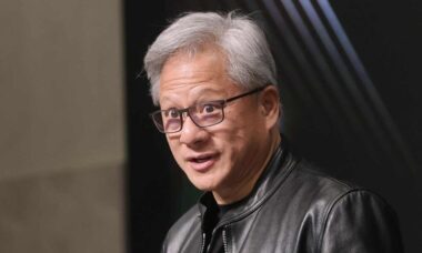 CEO da Nvidia volta ao ranking das 10 pessoas mais ricas do mundo