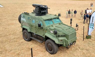 CANiK integra canhão VENOM LR a blindado Dragon 4×4 no Reino Unido. X @AEISystemsLtd