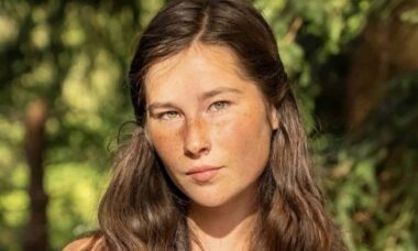 Mulher que não se depila há anos desabafa sobre depilação: "Muito trabalhoso"