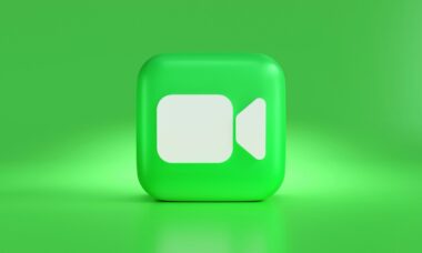 iOS 26: FaceTime fará pausa automática na chamada de vídeo se alguém começar a tirar a roupa