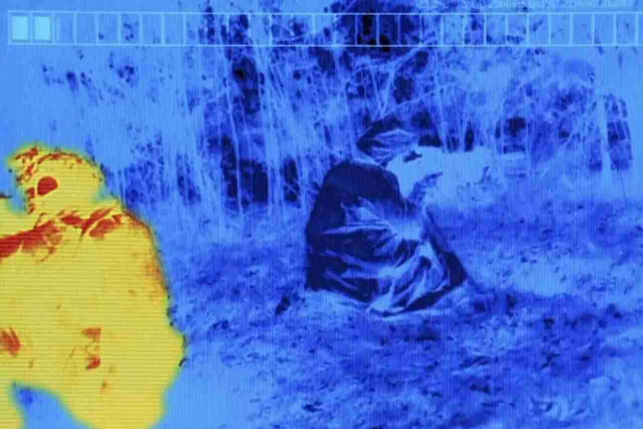 Empresa ucraniana desenvolve poncho de camuflagem com resistência a imagens térmicas