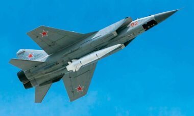 MiG-31 beväpnat med den hypersoniska missilen Kinzhal. Foto: Wikimedia