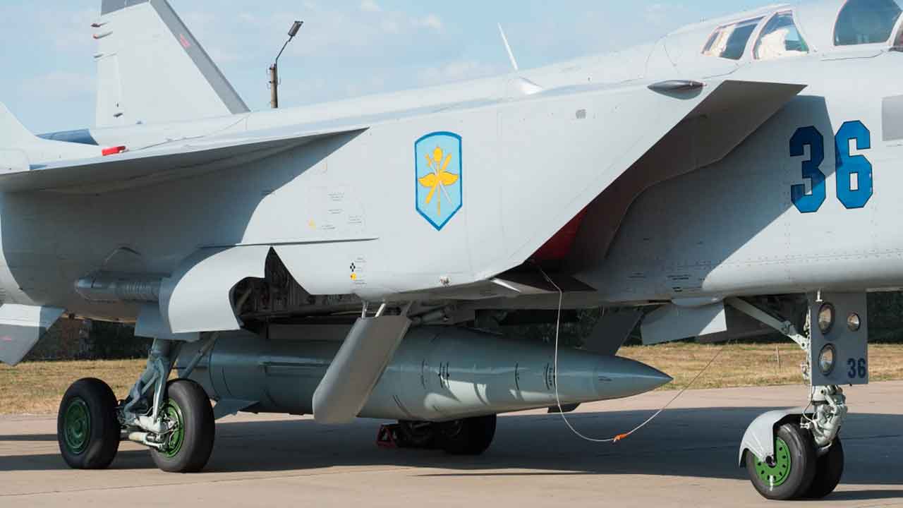 MiG-31 beväpnat med den hypersoniska missilen Kinzhal. Foto: Wikimedia